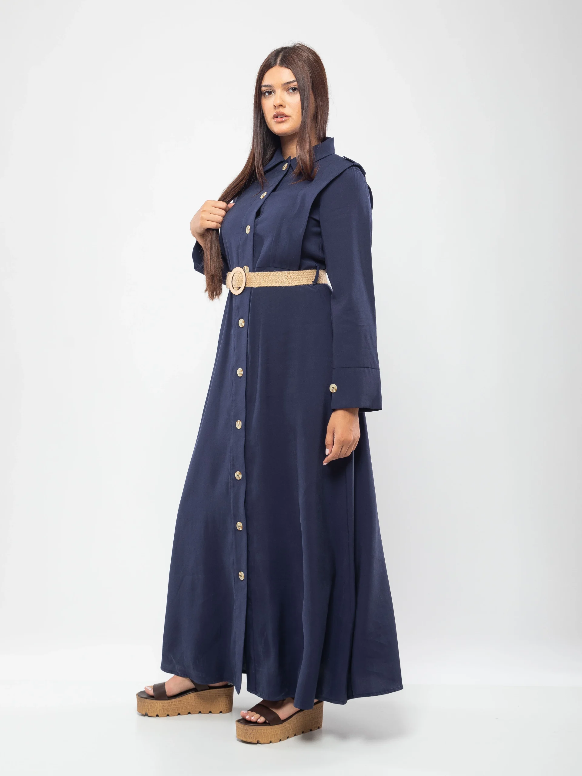 ROBE CHEMISE LONGUE FLUIDE À CEINTURE ET BOUTONNAGE CENTRAL