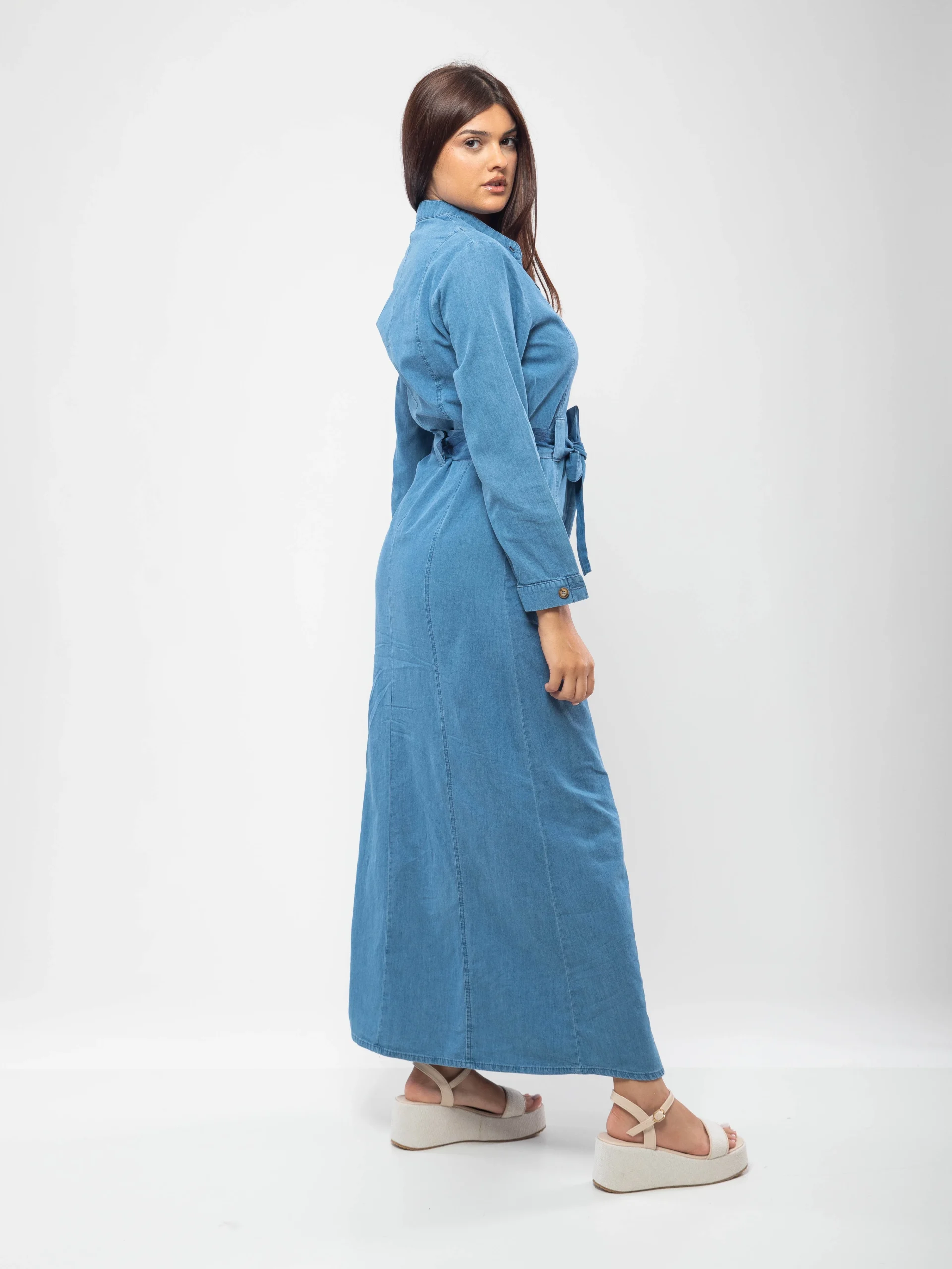 ROBE CHEMISE LONGUE À COL MAO AVEC CEINTURE