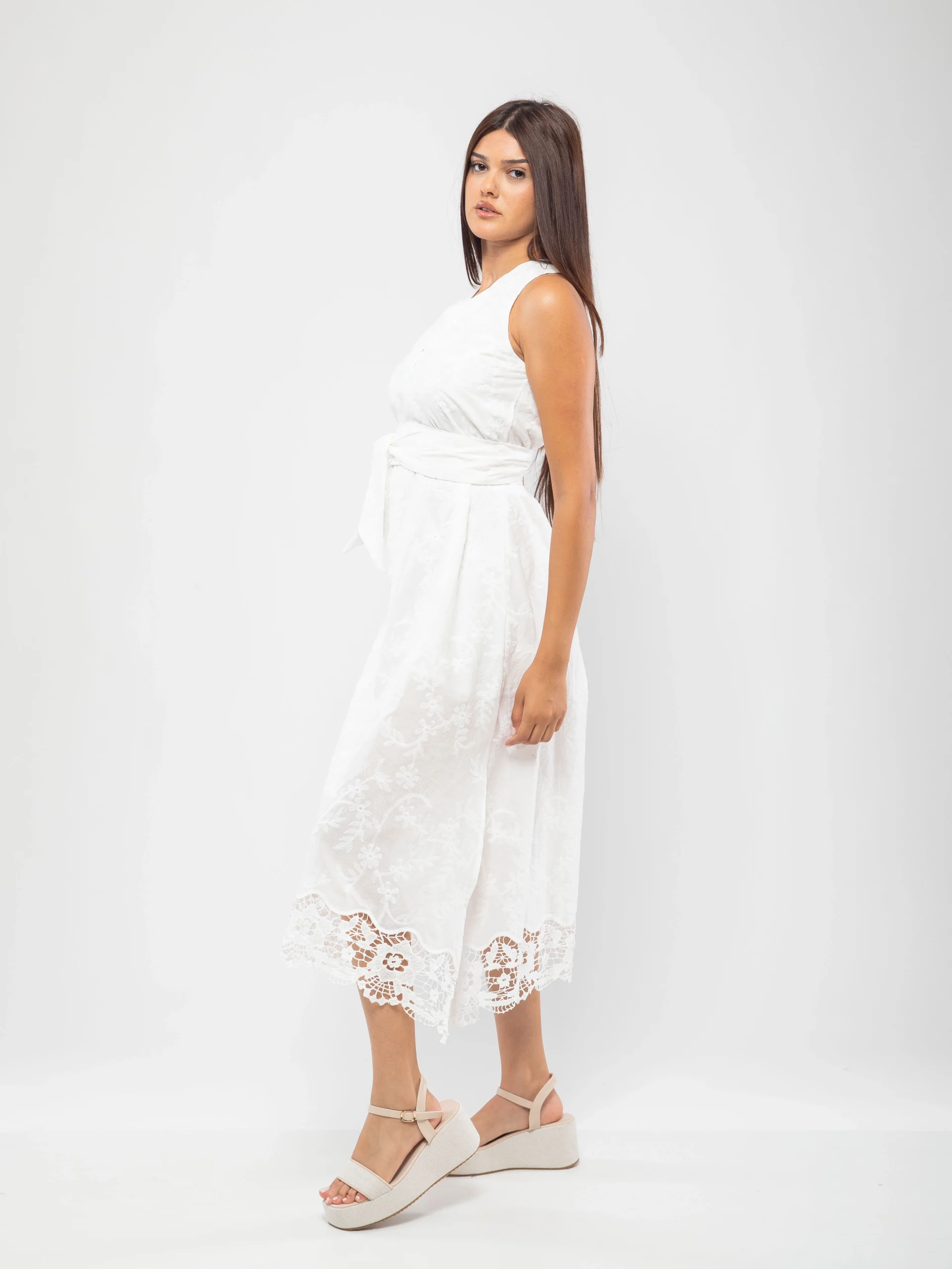 ROBE MI-LONGUE ÉVASÉE À MOTIFS FLORAUX ET DENTELLE
