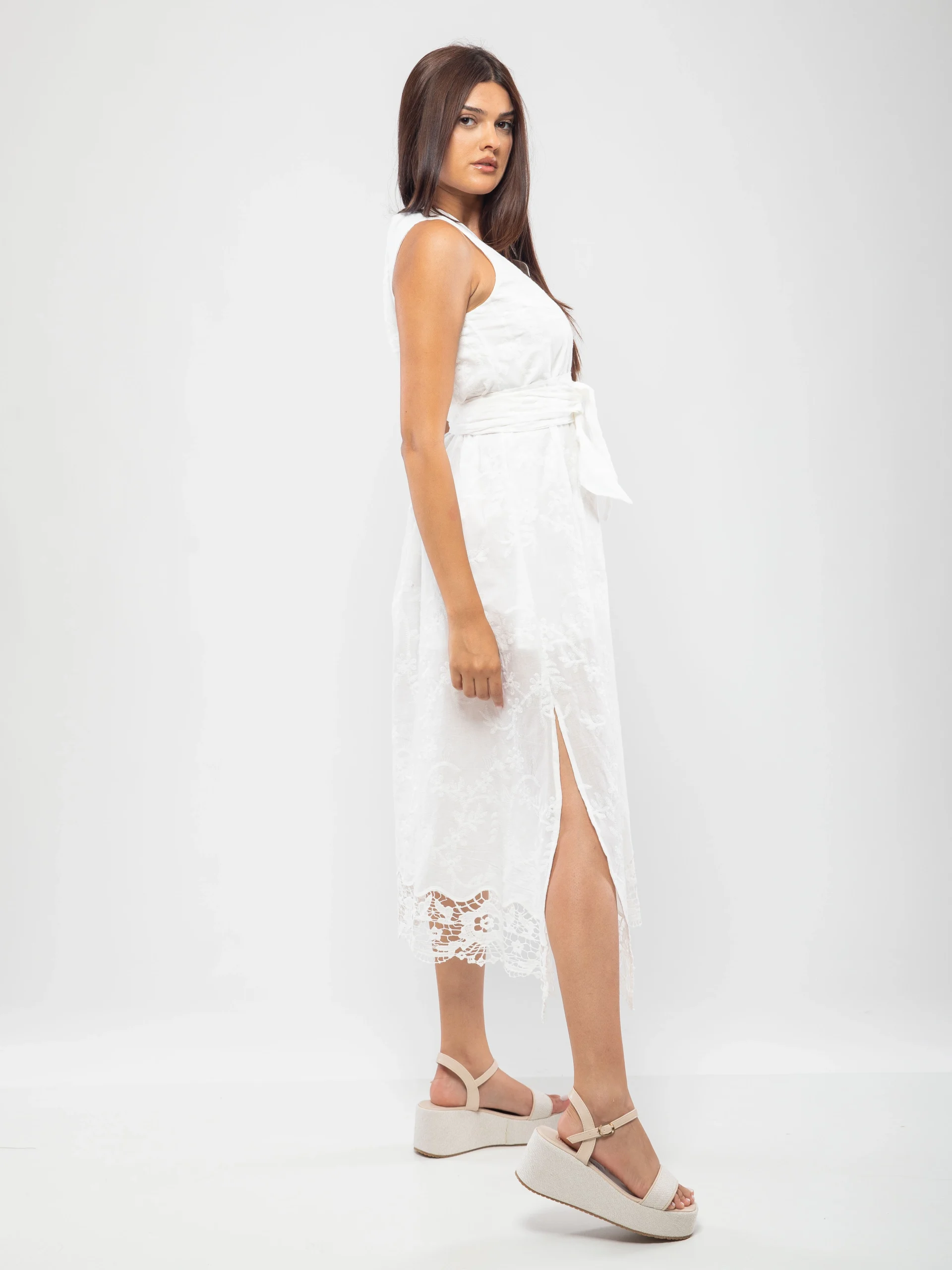 ROBE MI-LONGUE ÉVASÉE À MOTIFS FLORAUX ET DENTELLE