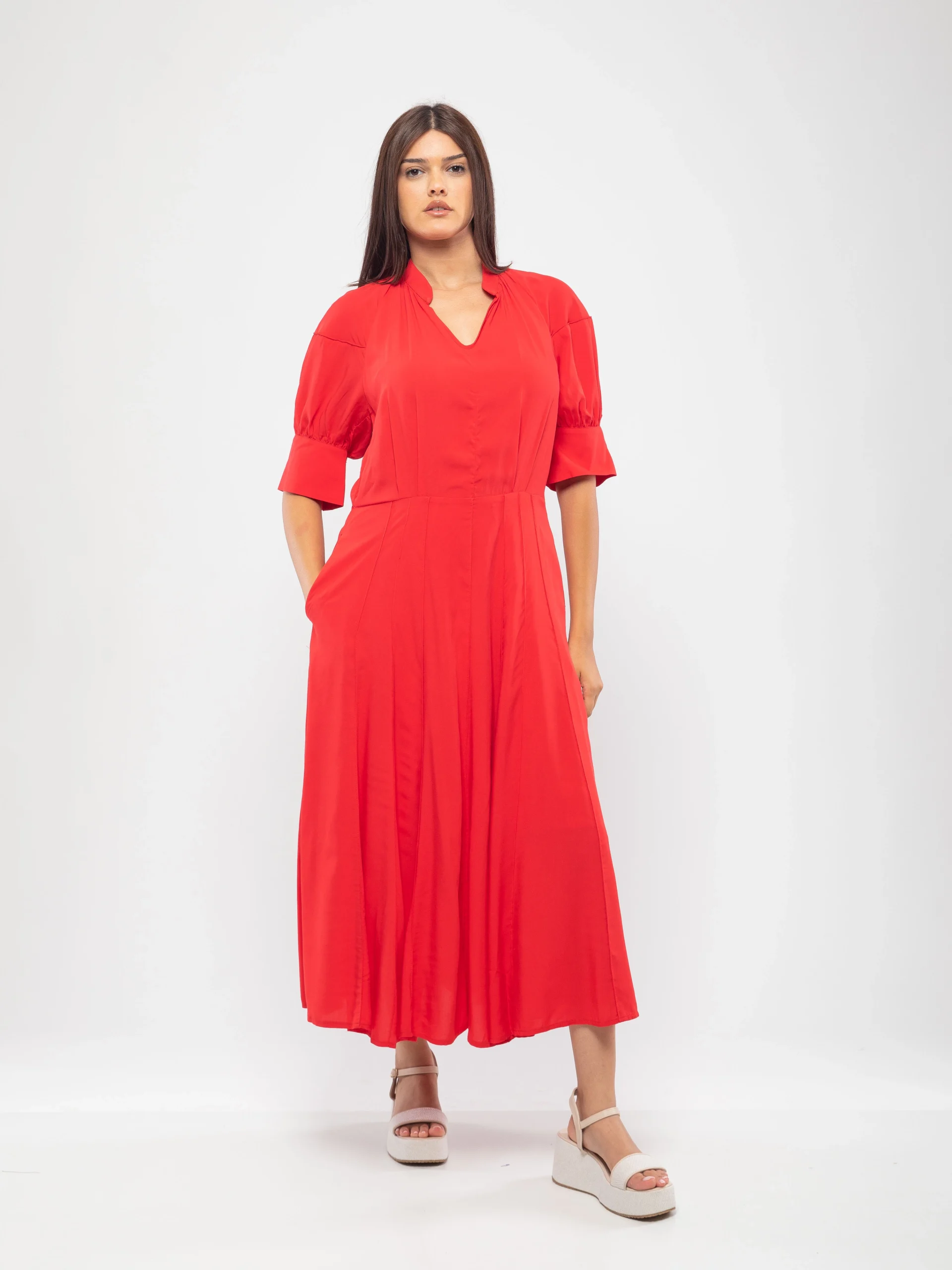 ROBE LONGUE À DÉCOLLETÉ EN V