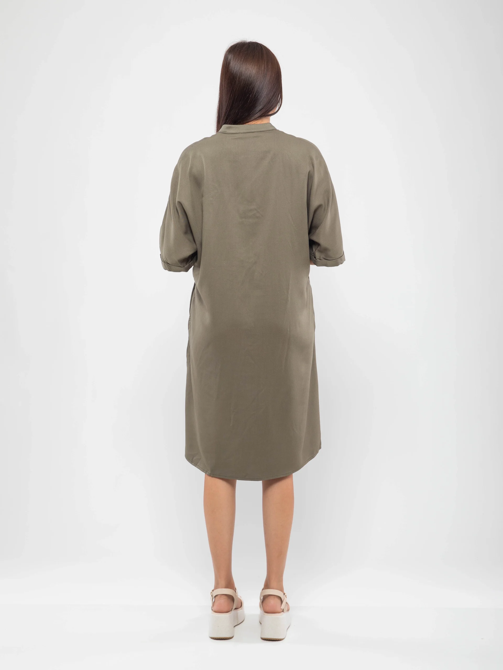ROBE FLUIDE À BRODERIE FLORALE