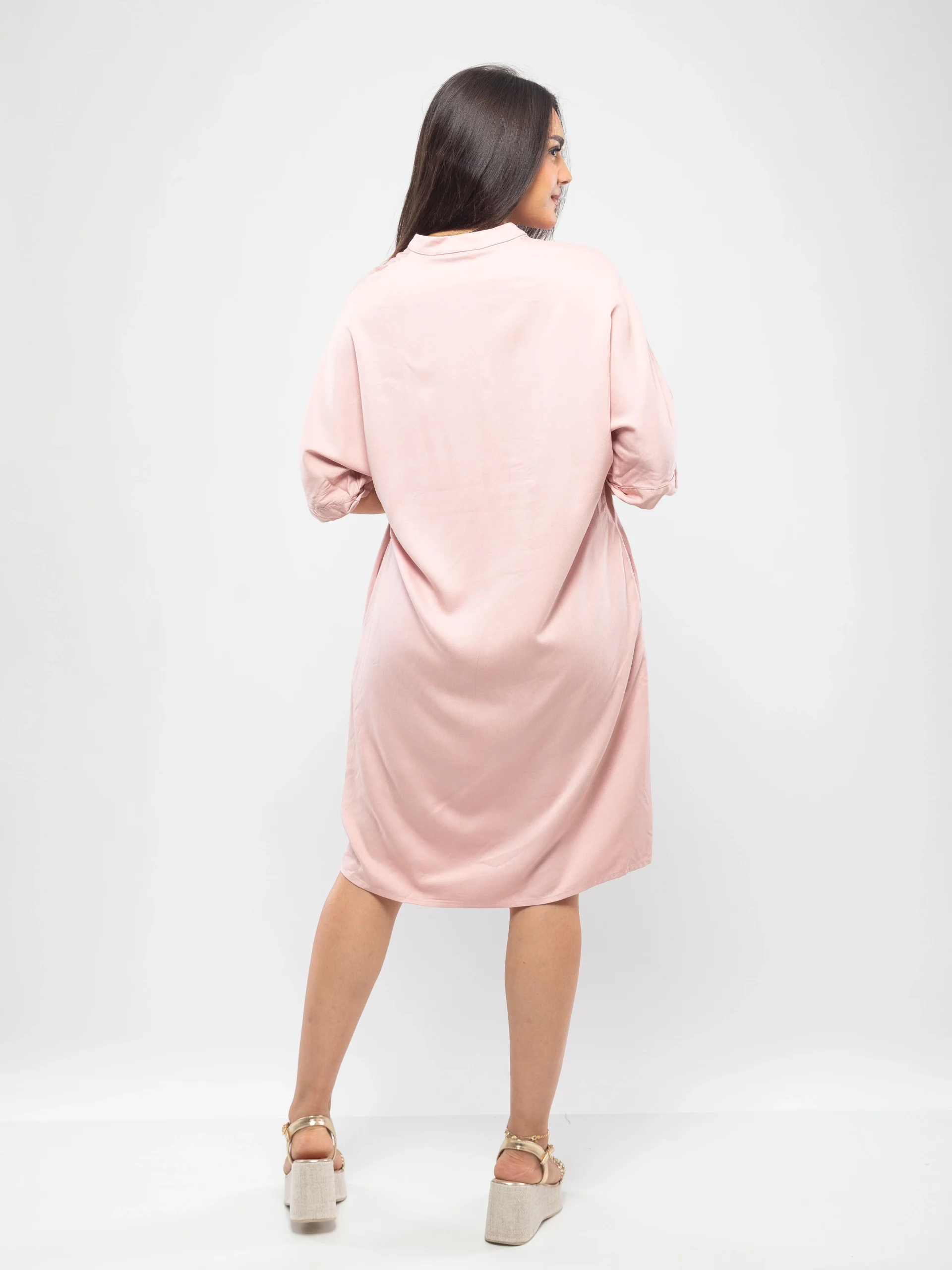 ROBE FLUIDE À BRODERIE FLORALE