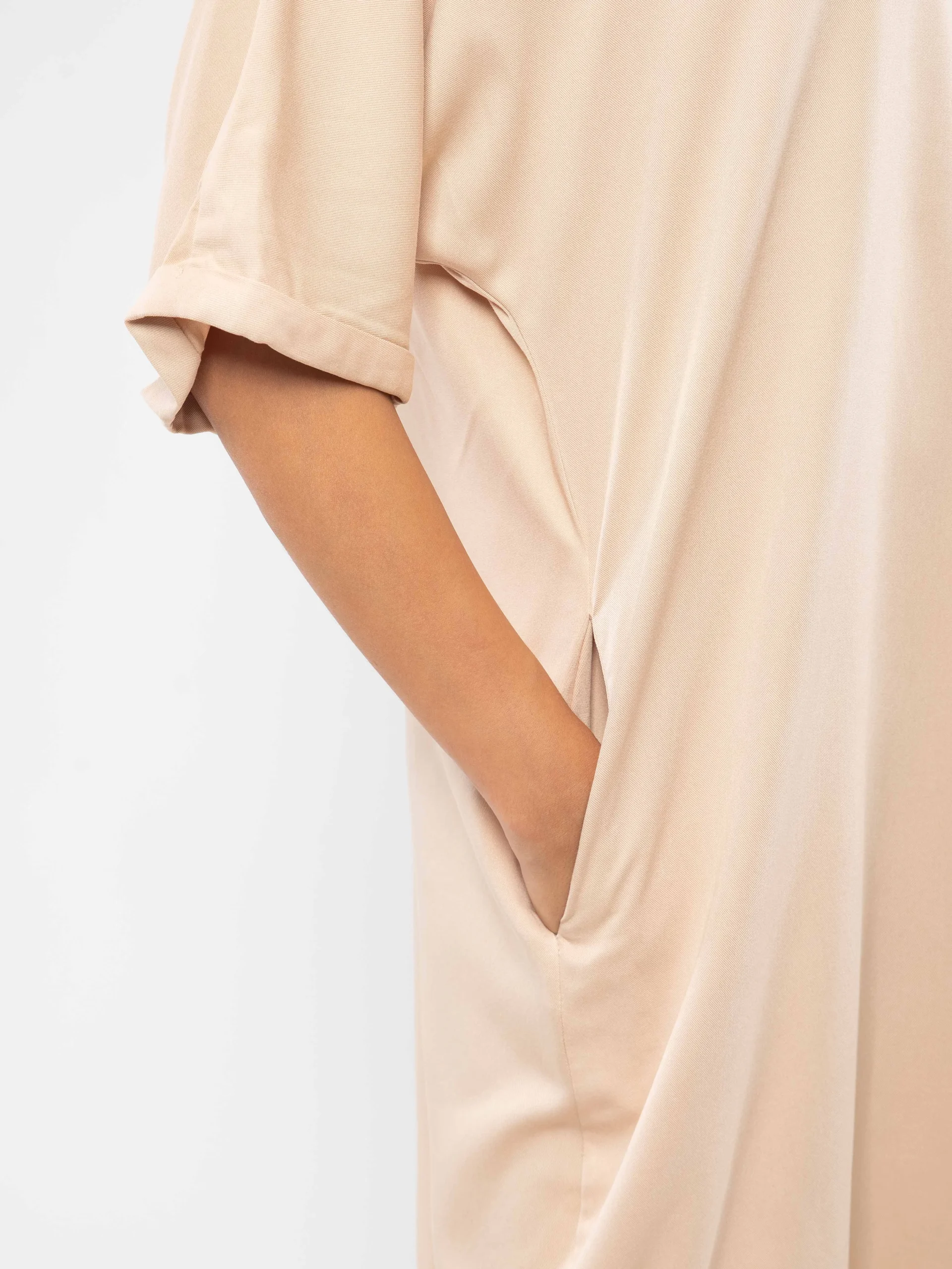 ROBE FLUIDE À BRODERIE FLORALE