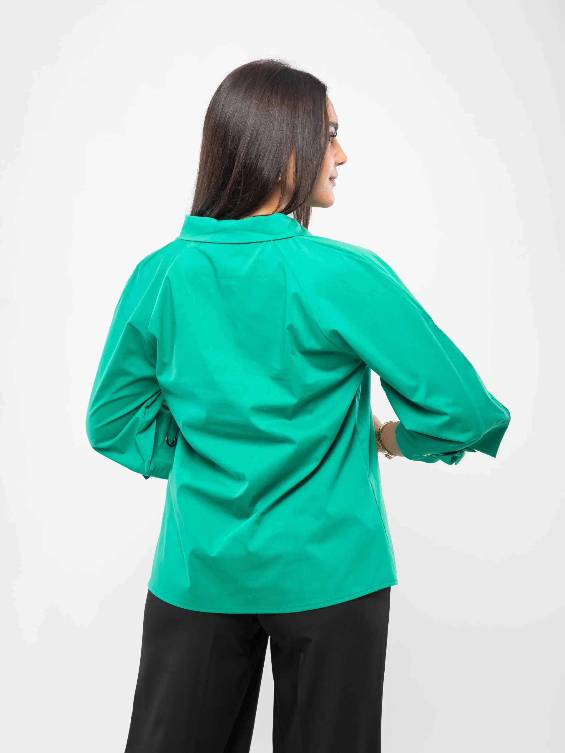 CHEMISE À MANCHES TROIS-QUARTS AVEC DÉTAIL NOUÉ