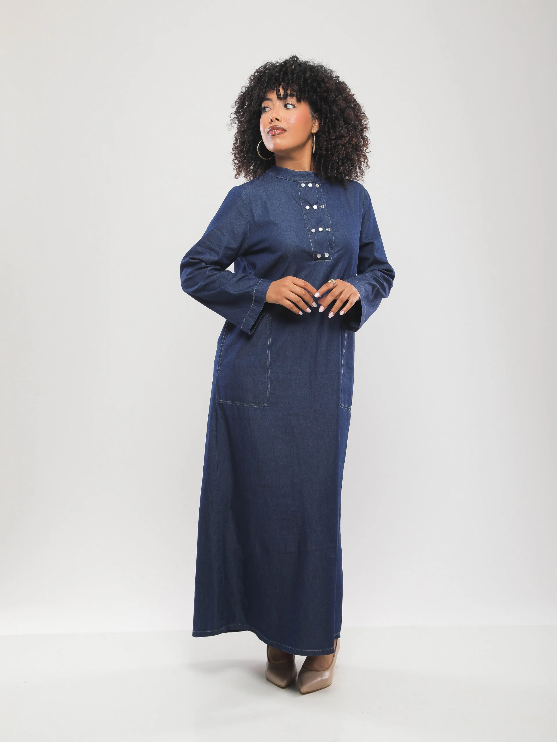 ROBE LONGUE MODESTE À COL MONTANT