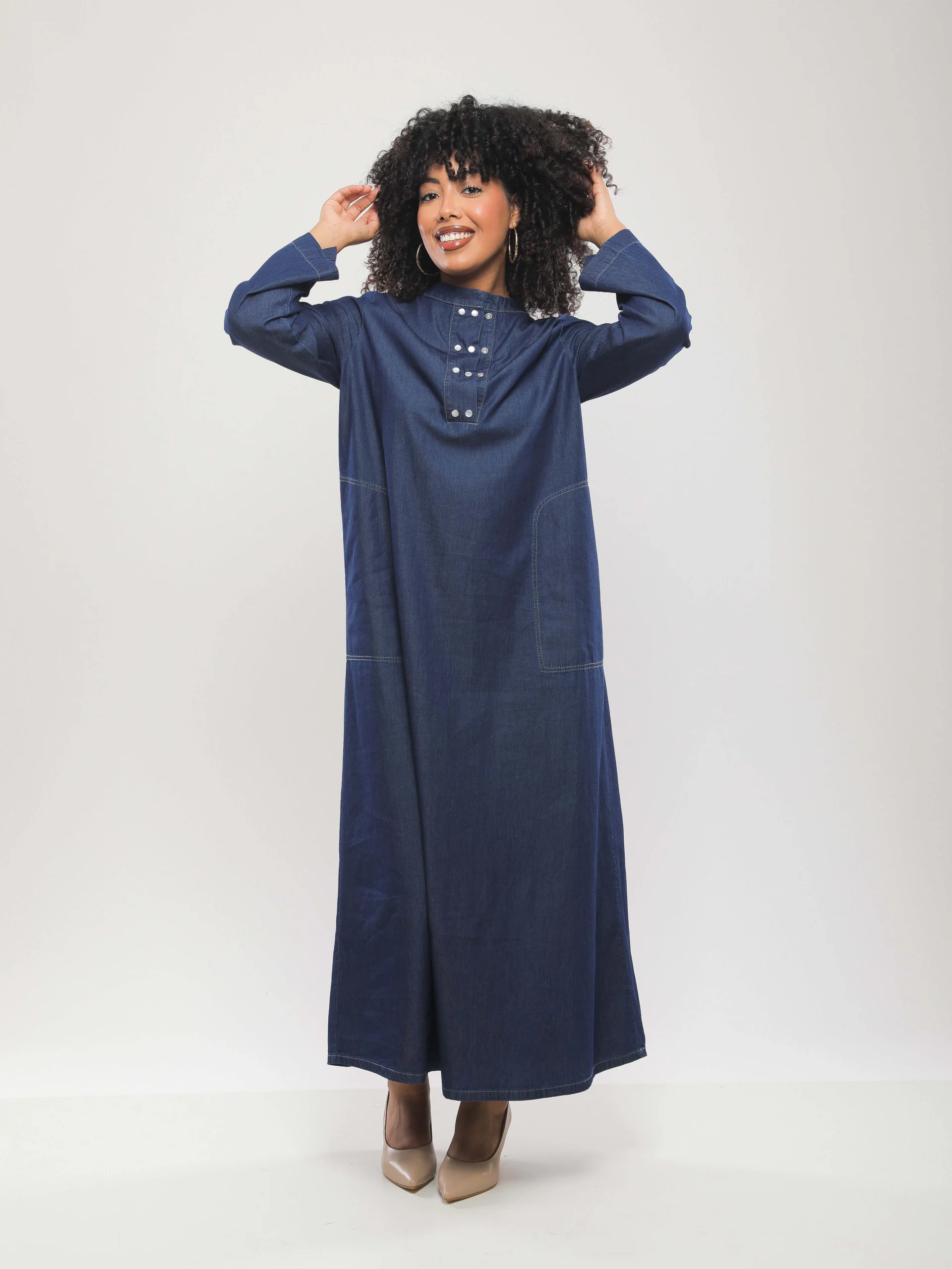 ROBE LONGUE MODESTE À COL MONTANT