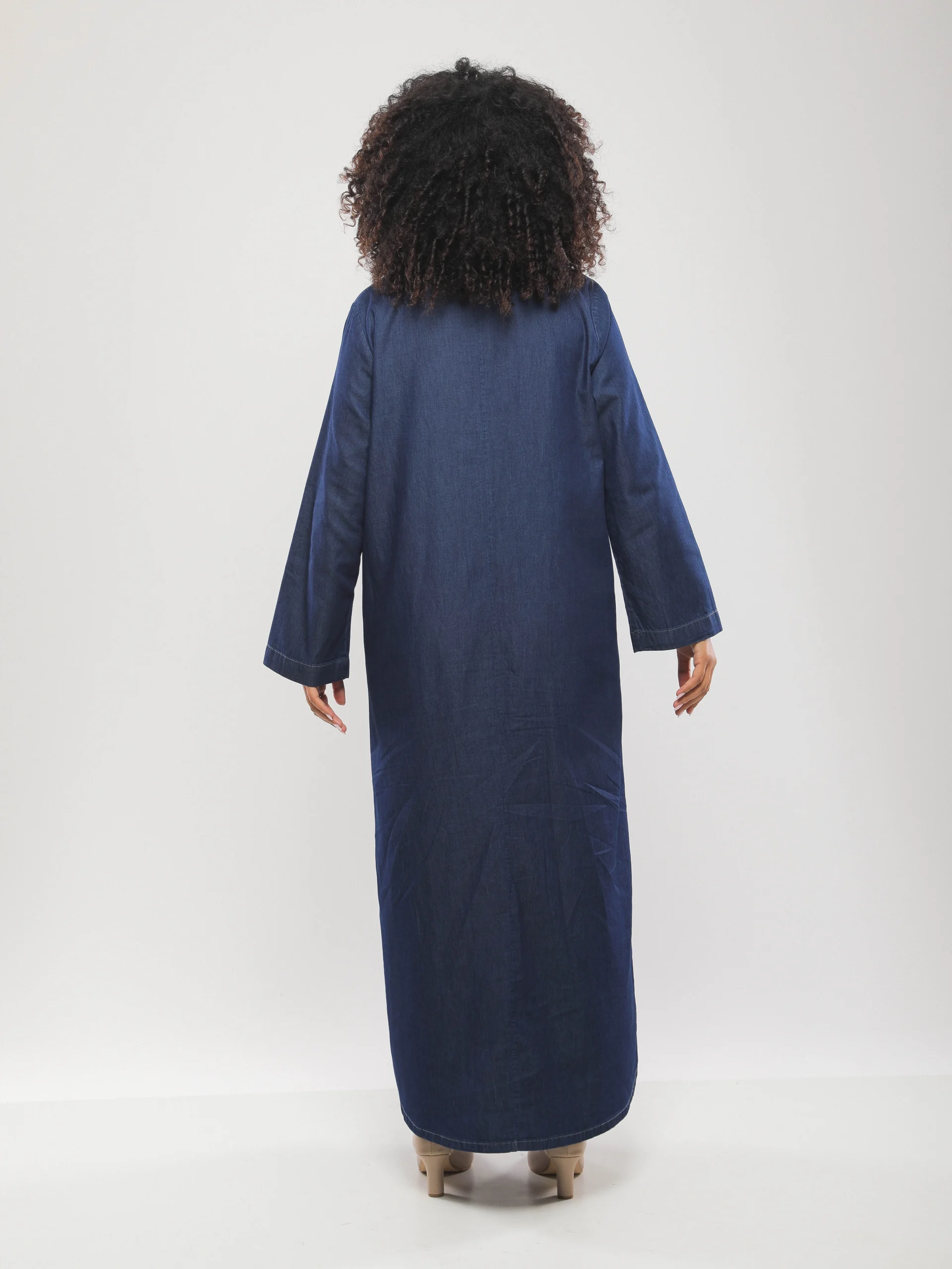 ROBE LONGUE MODESTE À COL MONTANT