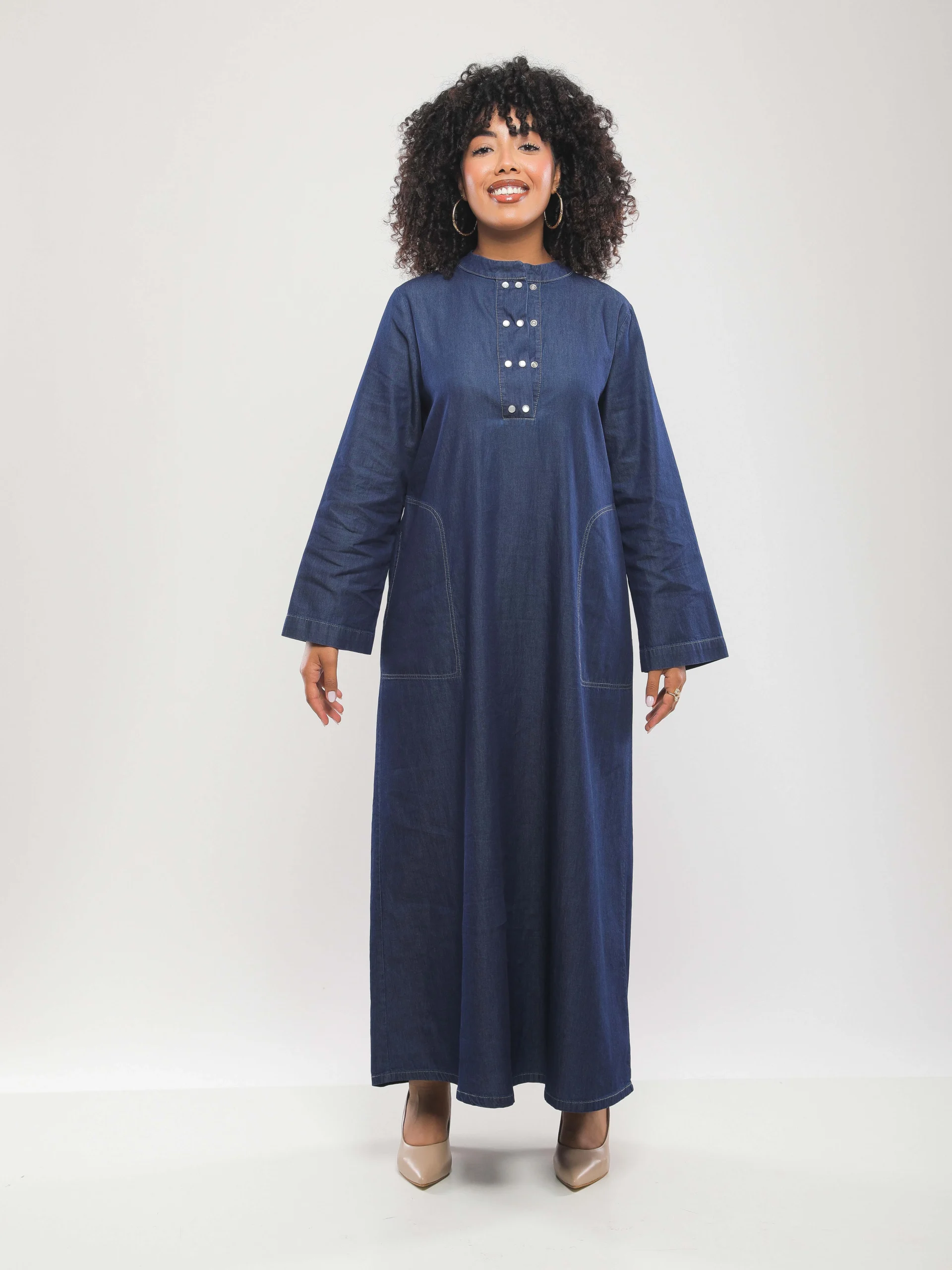 ROBE LONGUE MODESTE À COL MONTANT