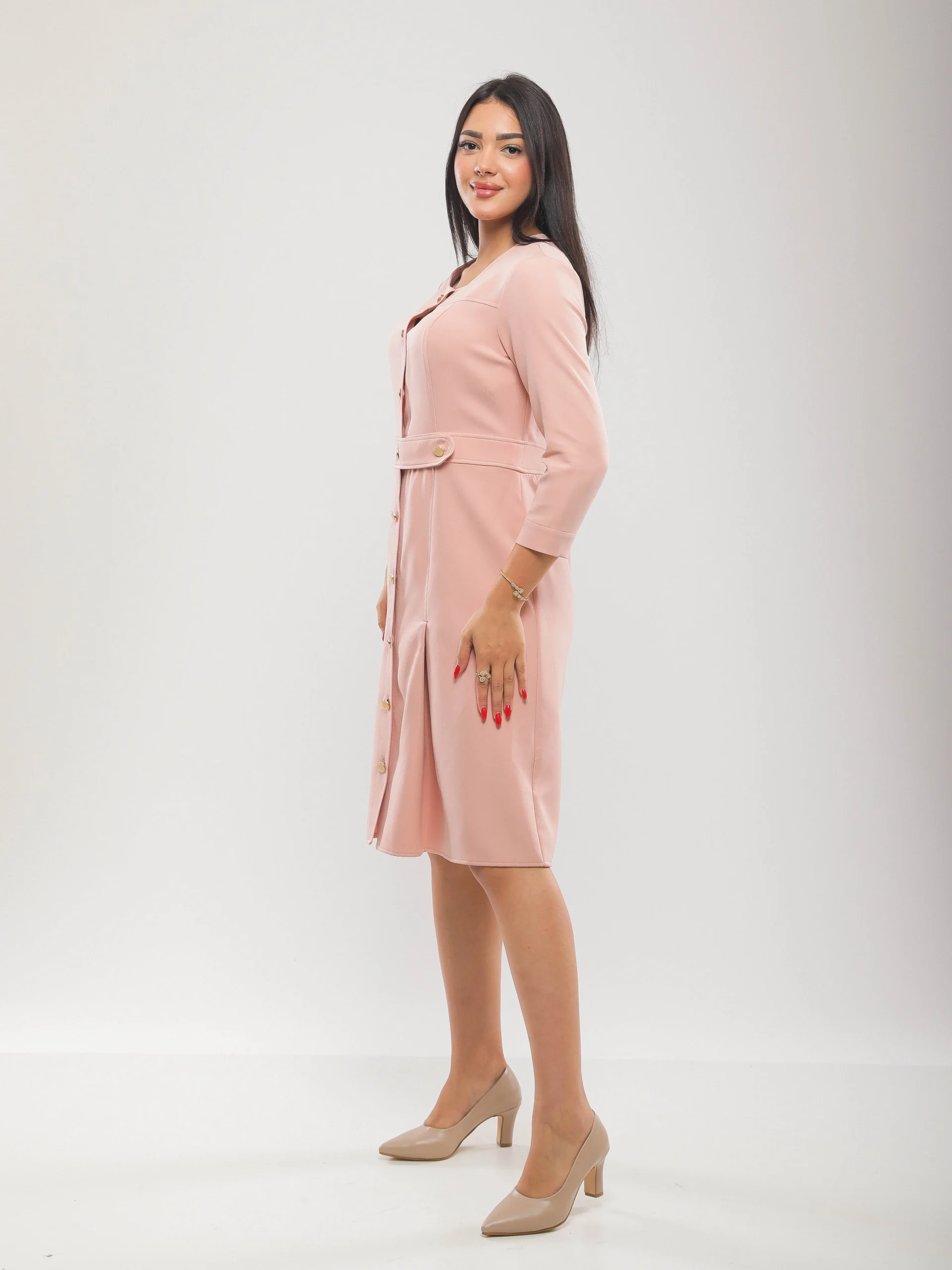 ROBE MI-LONGUE À BANDE BOUTONNÉE À LA TAILLE