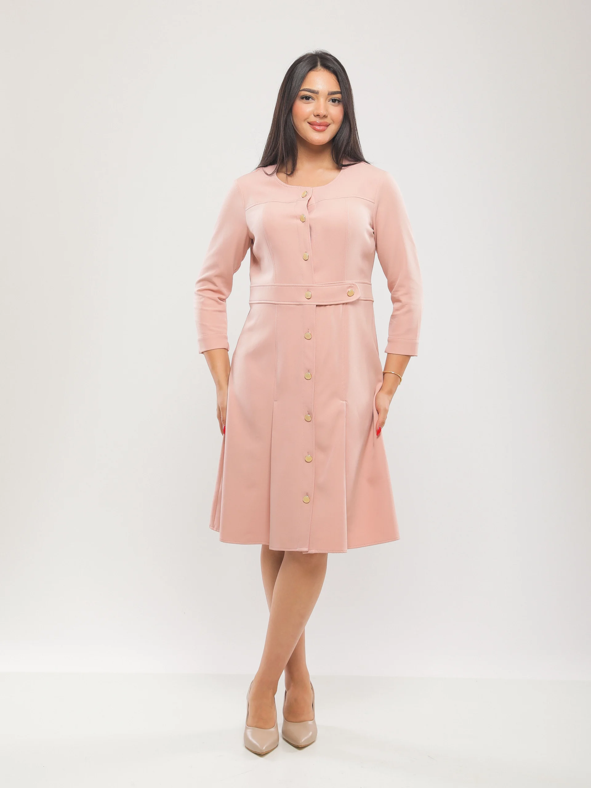 ROBE MI-LONGUE À BANDE BOUTONNÉE À LA TAILLE