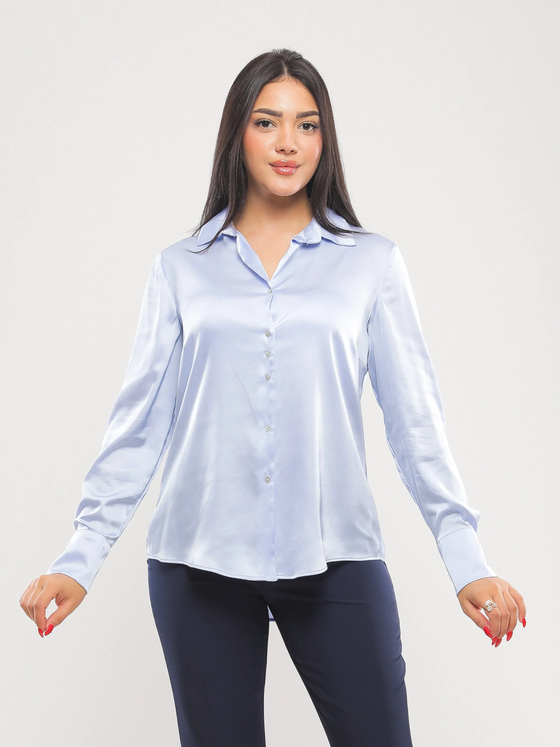 CHEMISE DROITE À COL CLASSIQUE
