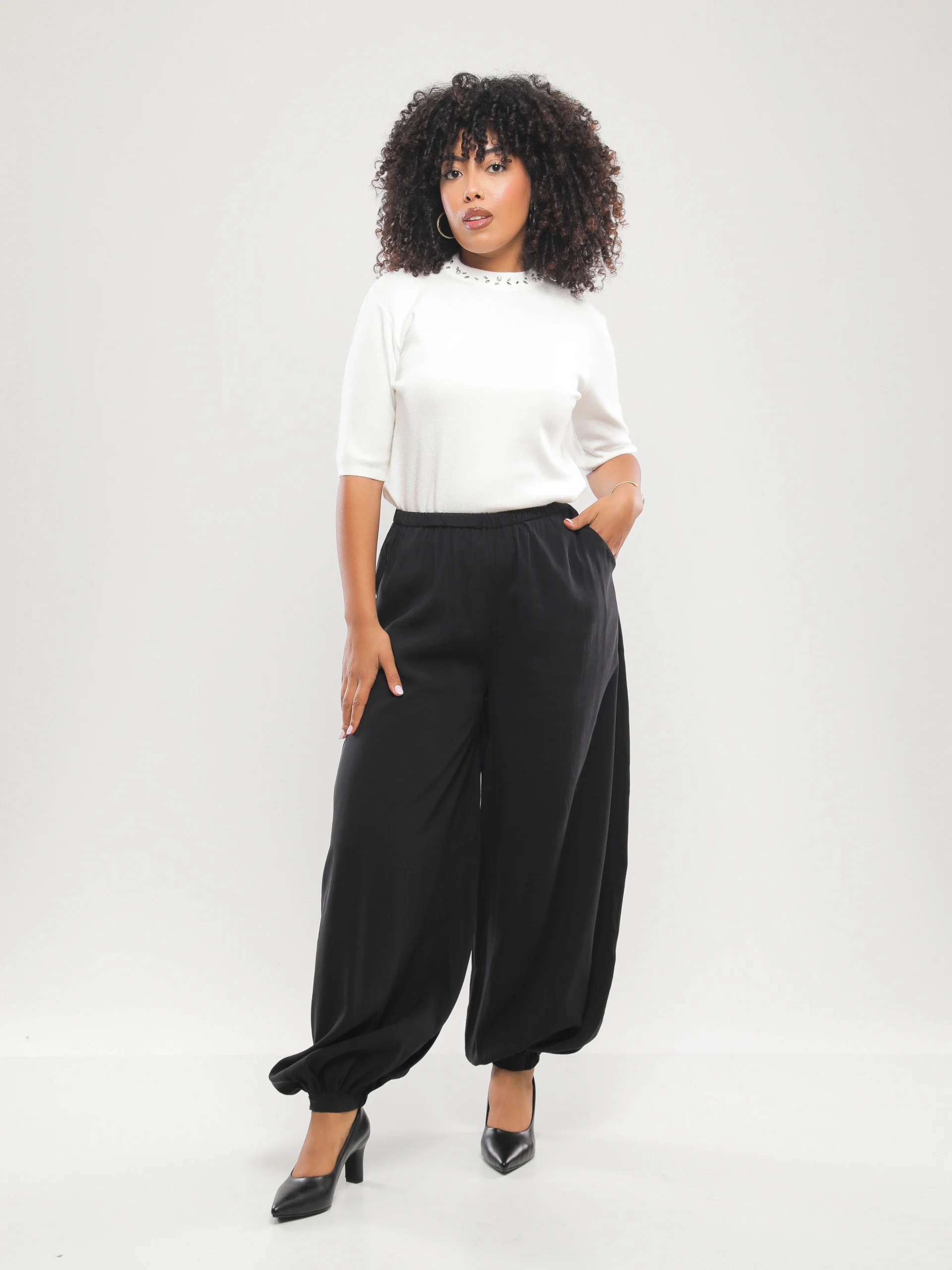 PULL EN MAILLE À COL MONTANT ET STRASS