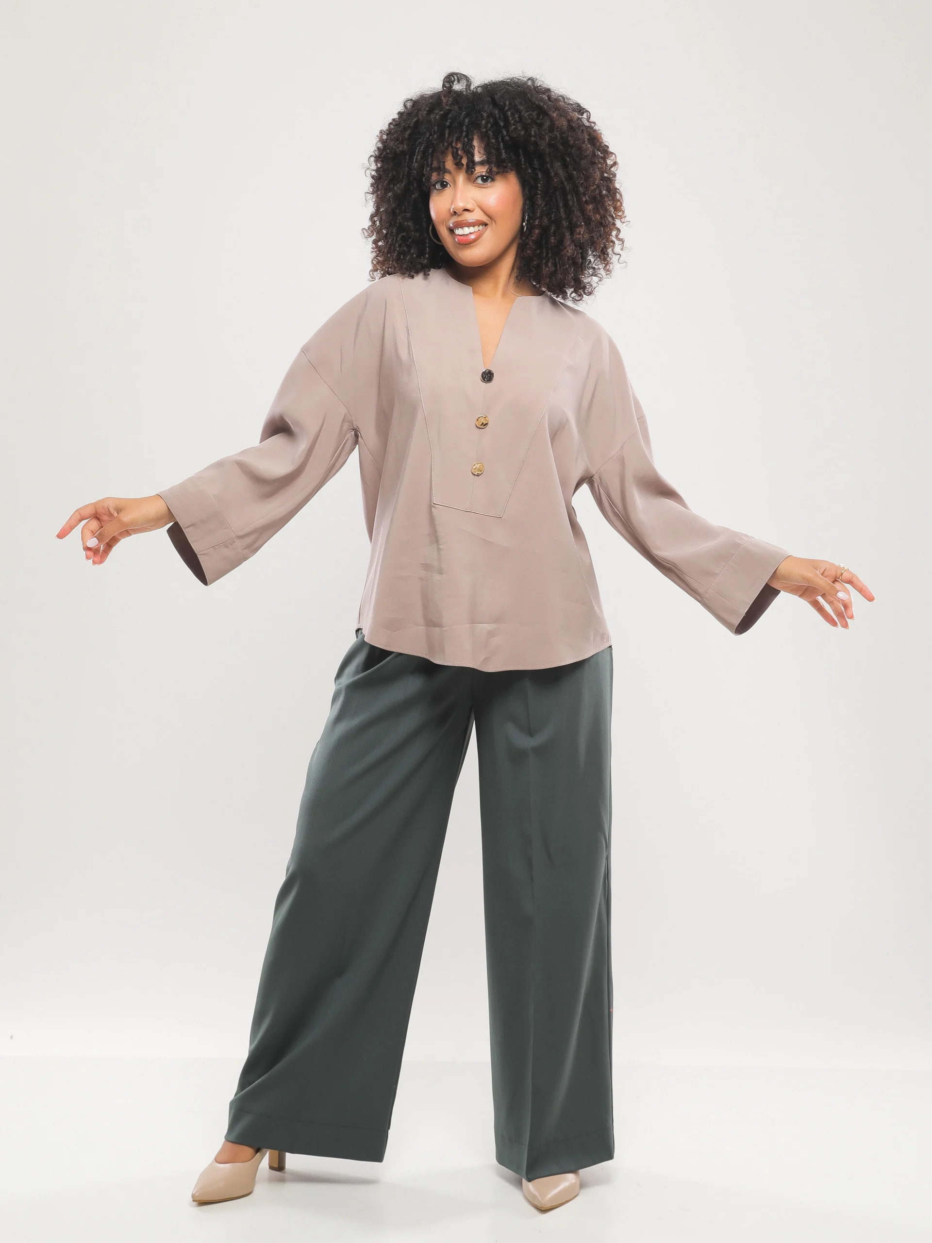 BLOUSE FLUIDE À ENCOLURE V PROFONDE