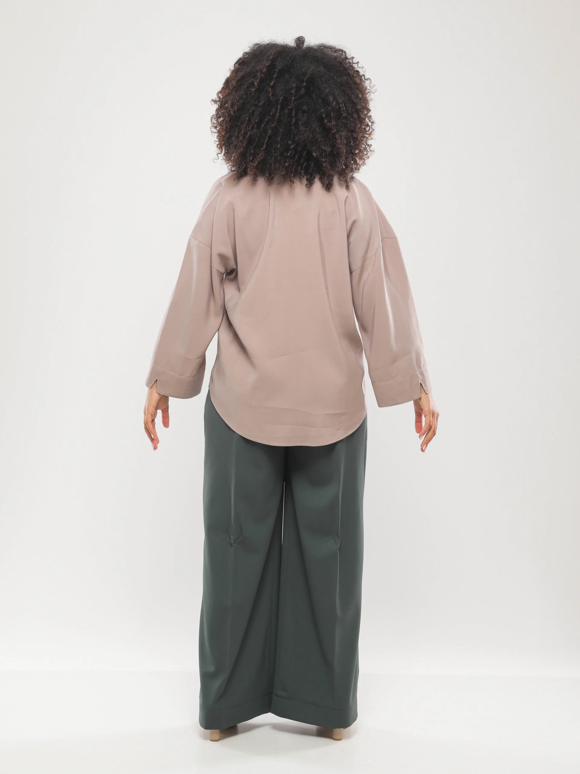 BLOUSE FLUIDE À ENCOLURE V PROFONDE