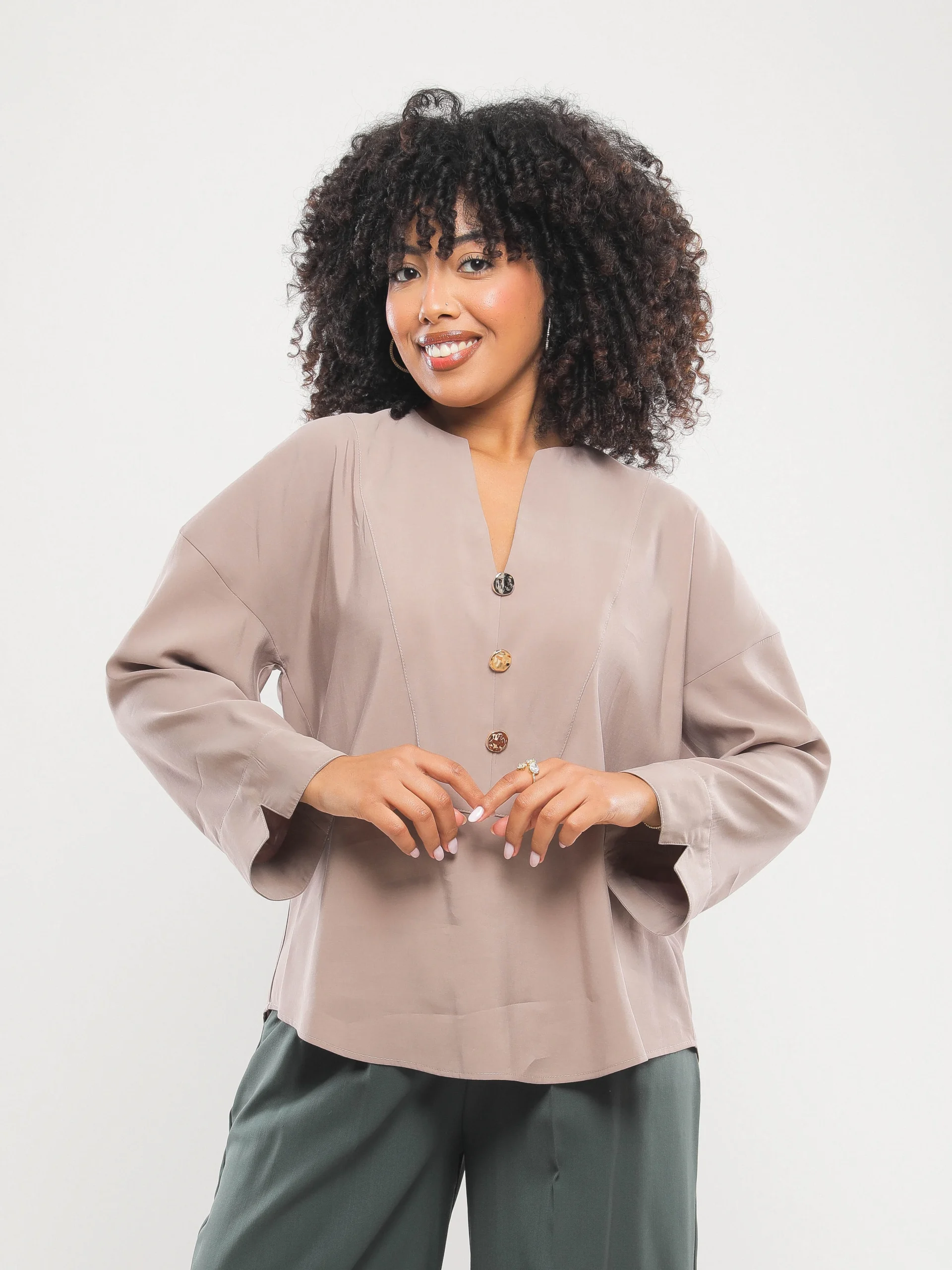 BLOUSE FLUIDE À ENCOLURE V PROFONDE