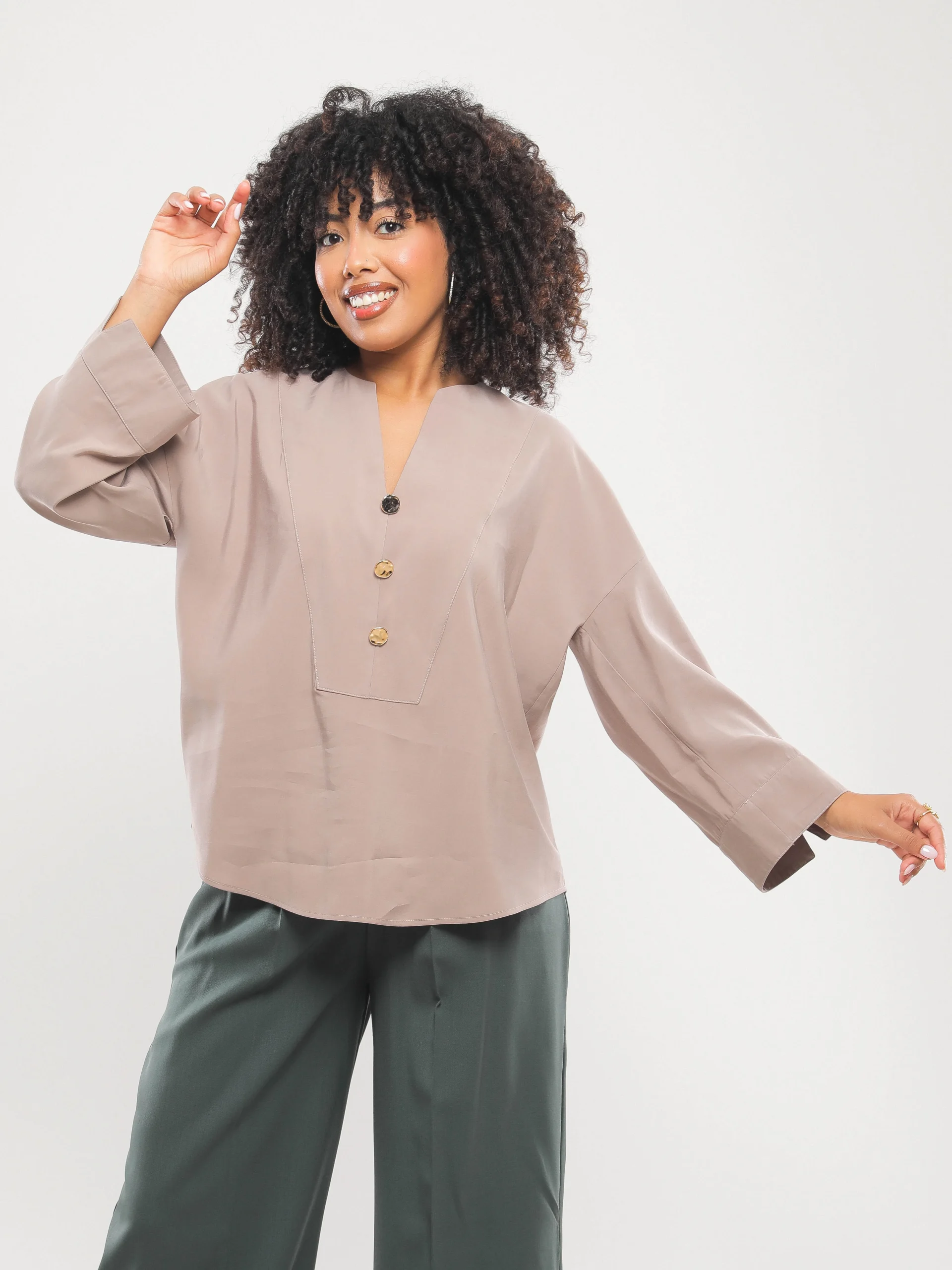 BLOUSE FLUIDE À ENCOLURE V PROFONDE