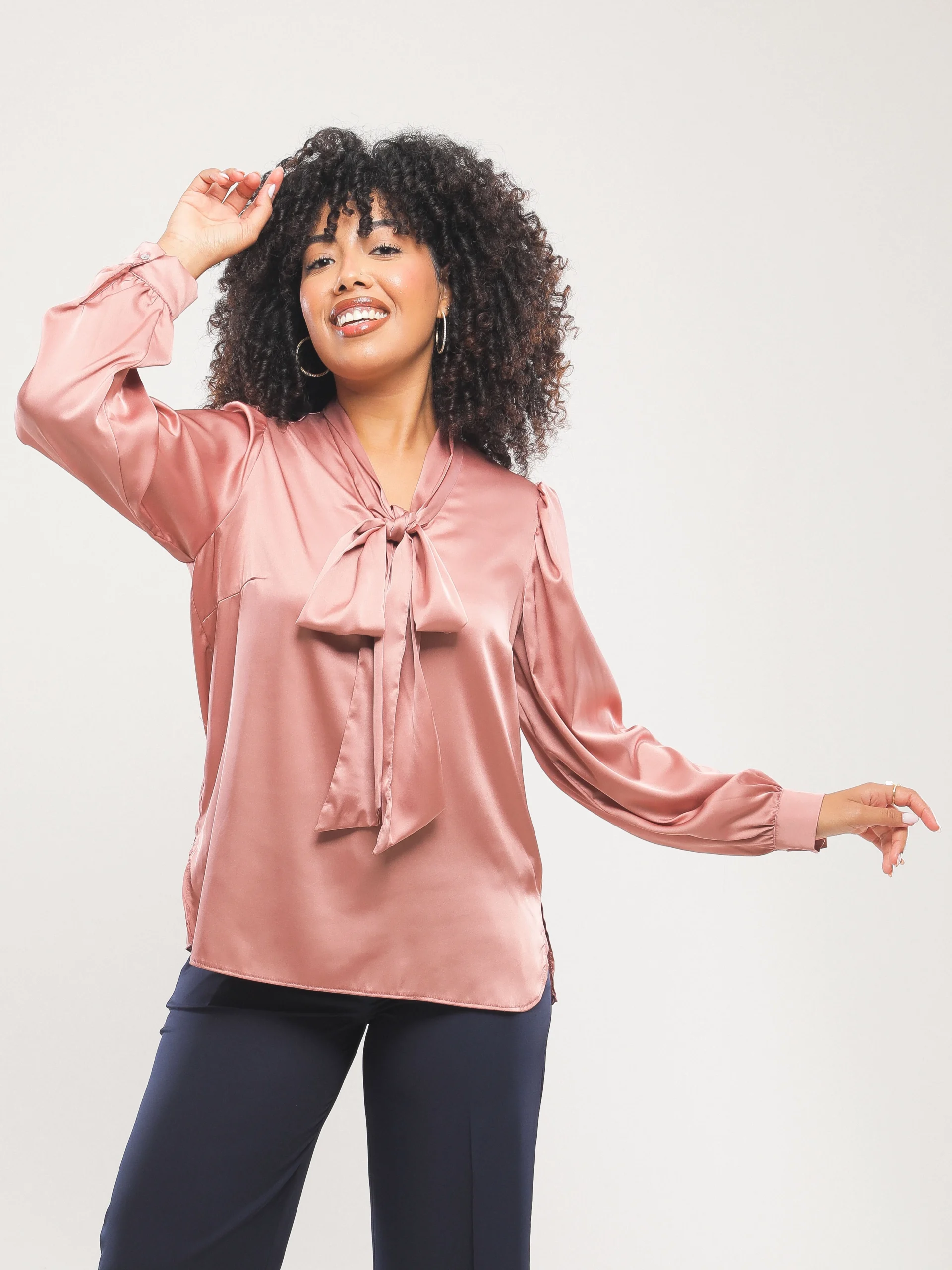 BLOUSE À COL LAVALLIÈRE