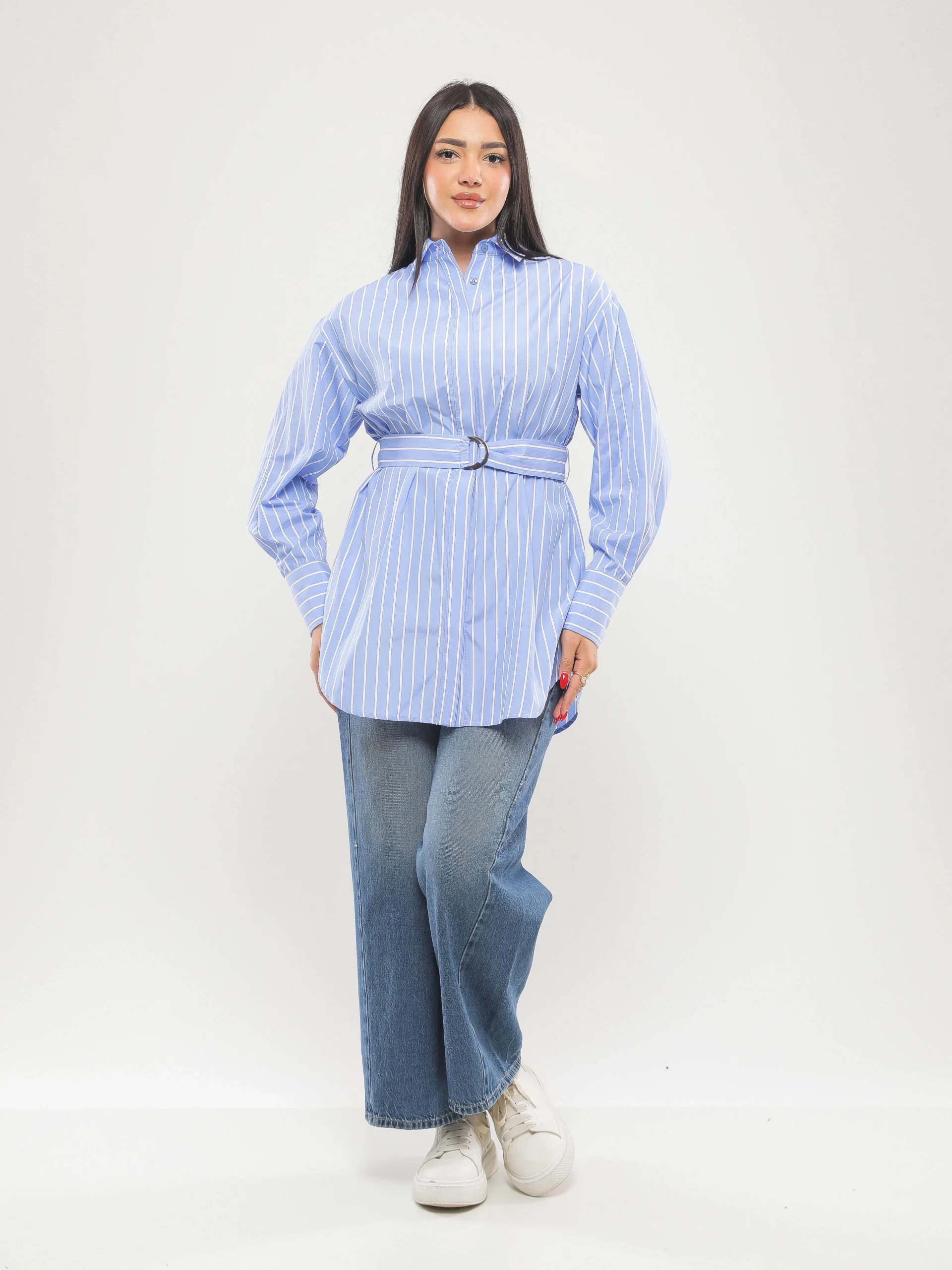 CHEMISE À RAYURES VERTICALES AVEC CEINTURE À LA TAILLE