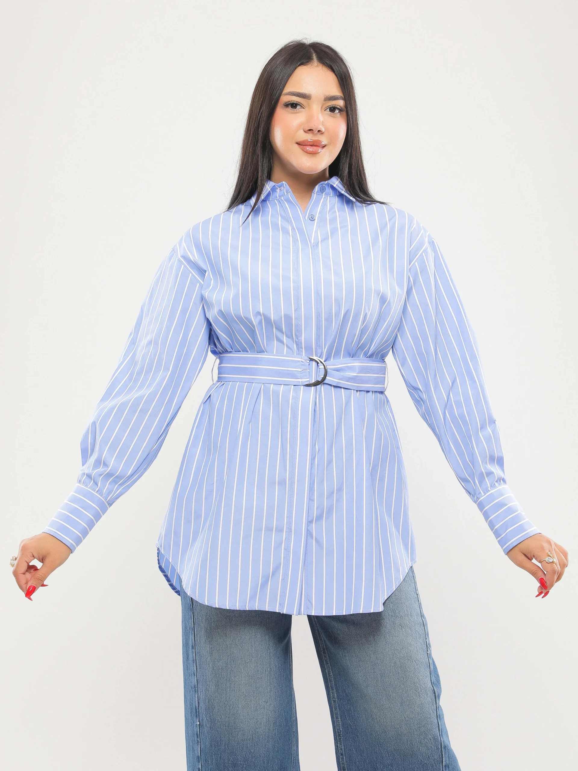 CHEMISE À RAYURES VERTICALES AVEC CEINTURE À LA TAILLE