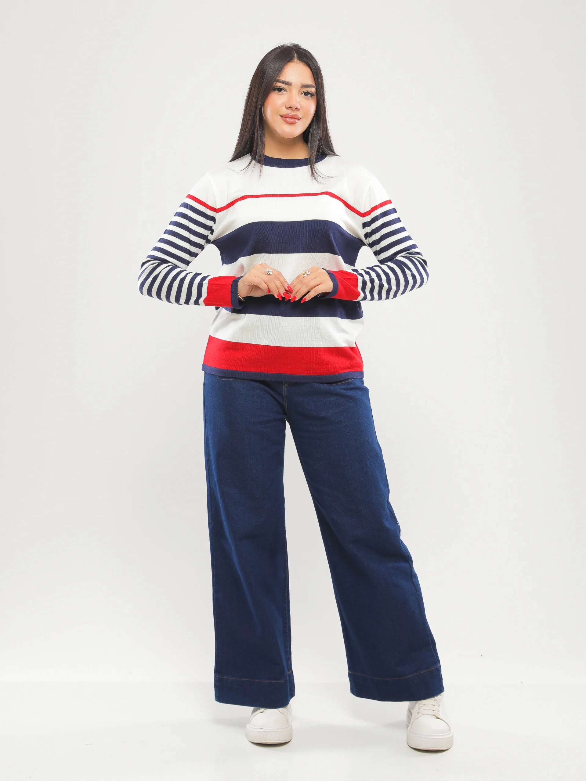 PULL RAYÉ À COL ROND – COUPE AJUSTÉE