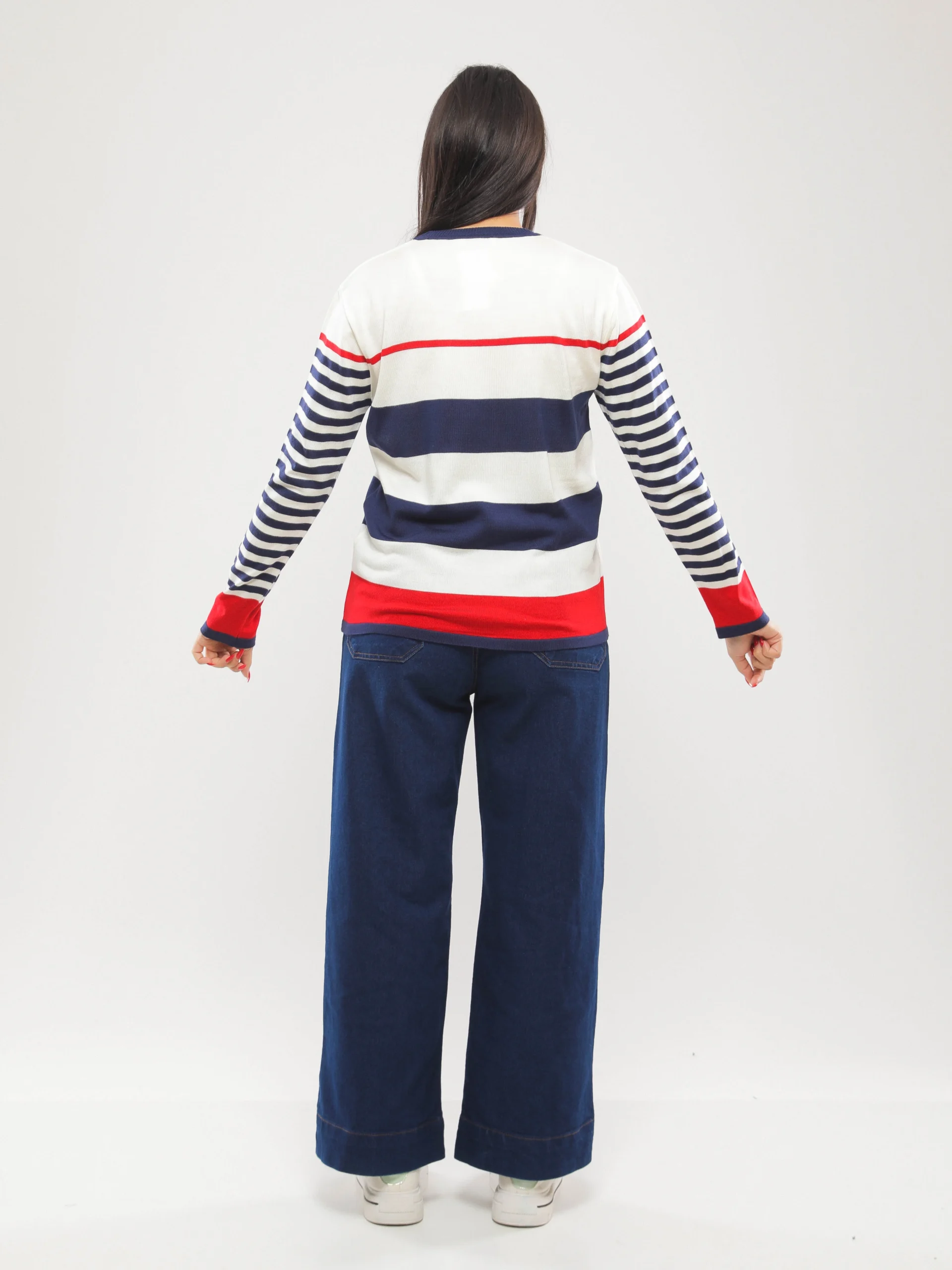 PULL RAYÉ À COL ROND – COUPE AJUSTÉE
