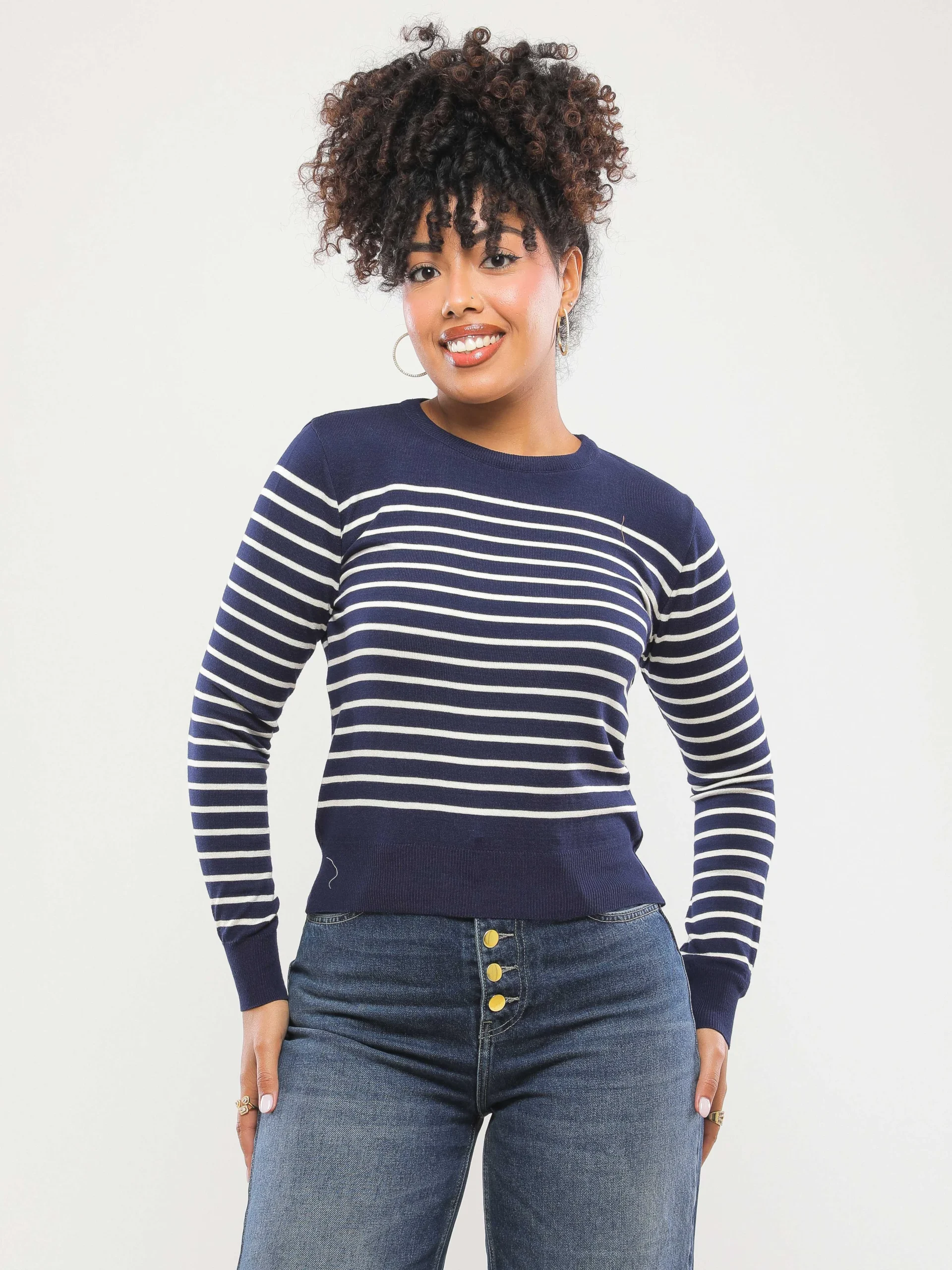 PULL EN MAILLE À RAYURES ET COL ROND