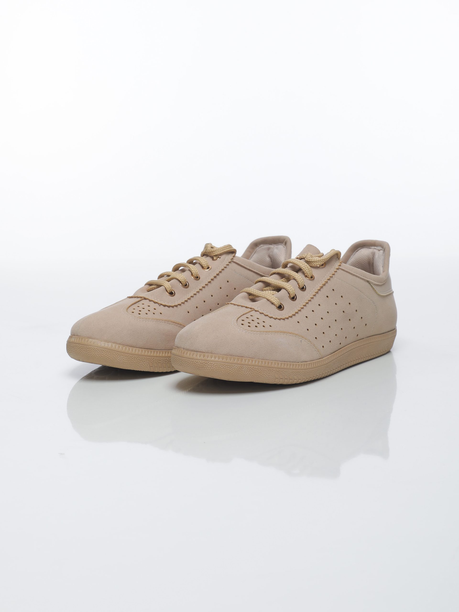 BASKET EN DAIM À LACETS