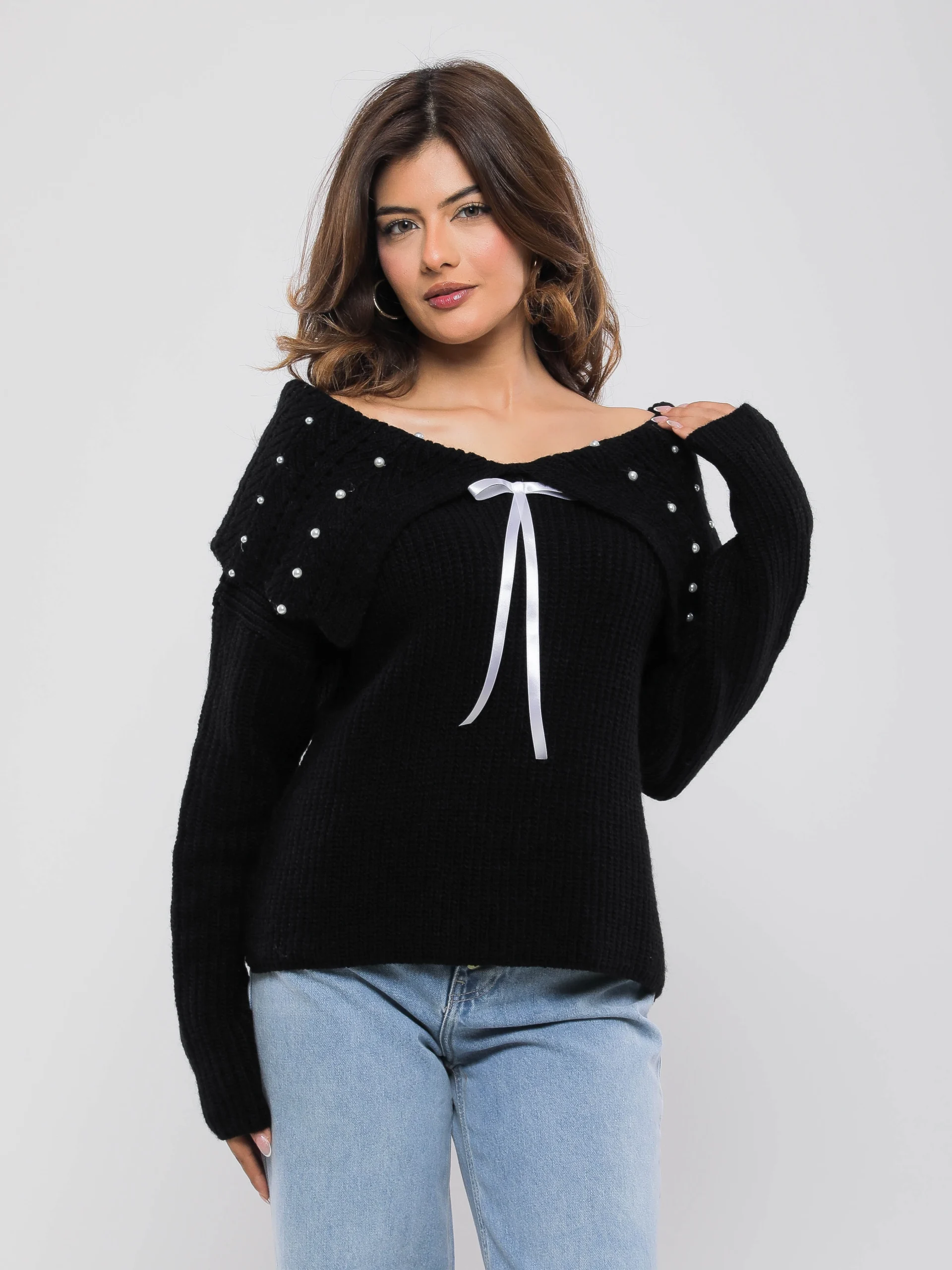 PULL EN MAILLE DOUCE À COL LARGE AVEC RUBAN DÉCORATIF
