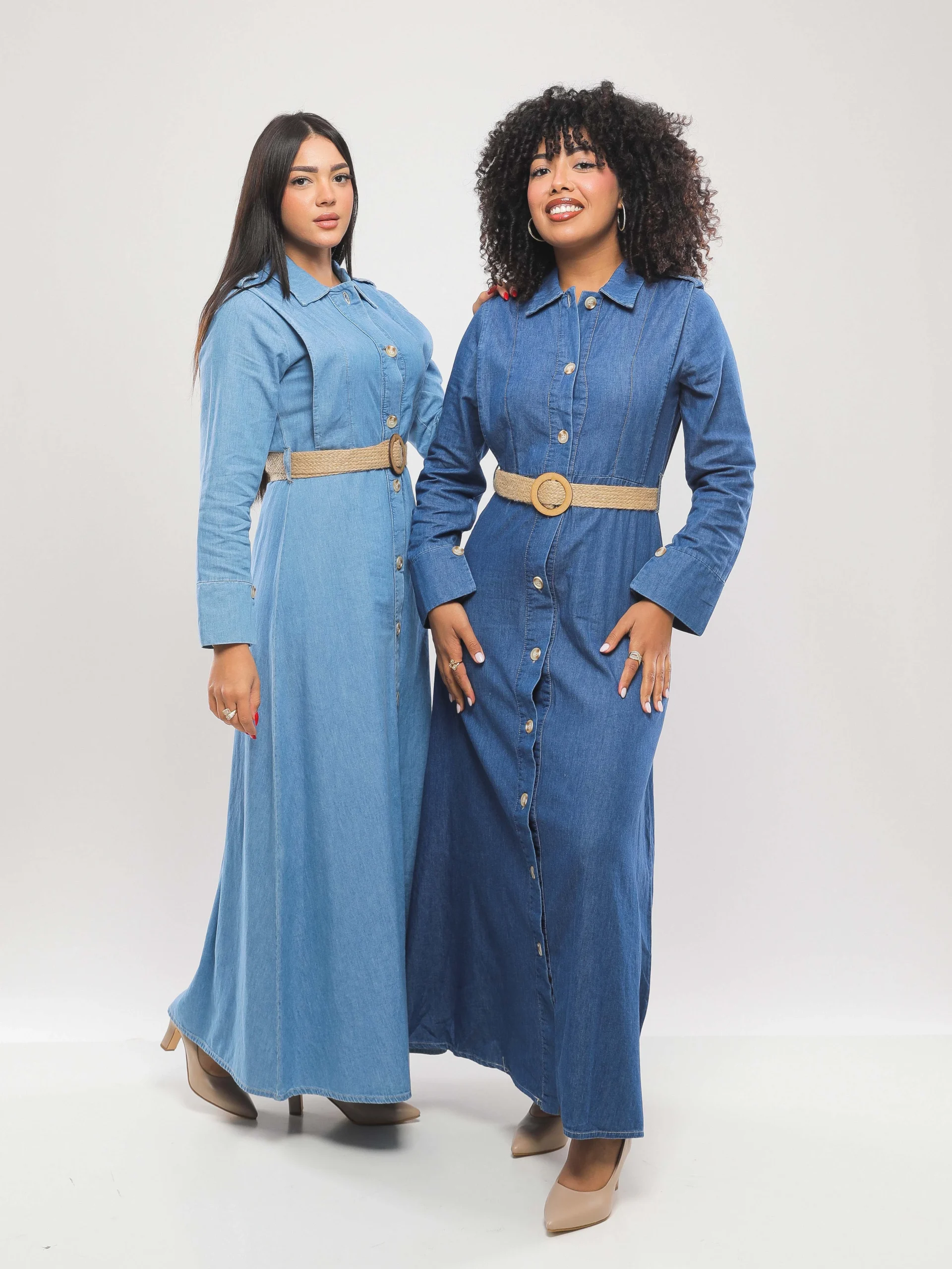 ROBE LONGUE ÉVASÉE À COL CHEMISE