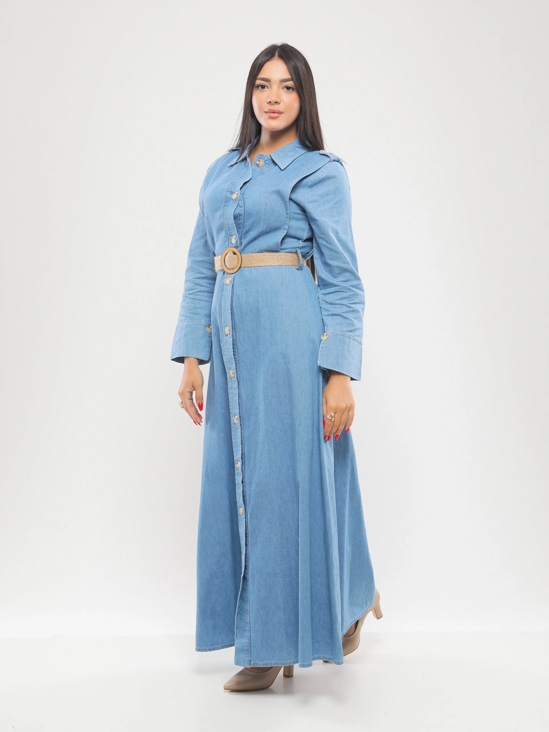 ROBE LONGUE ÉVASÉE À COL CHEMISE