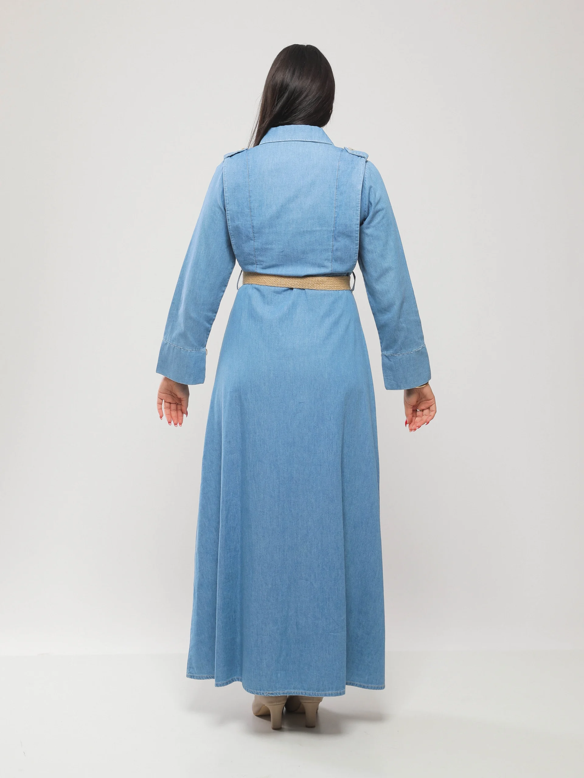 ROBE LONGUE ÉVASÉE À COL CHEMISE
