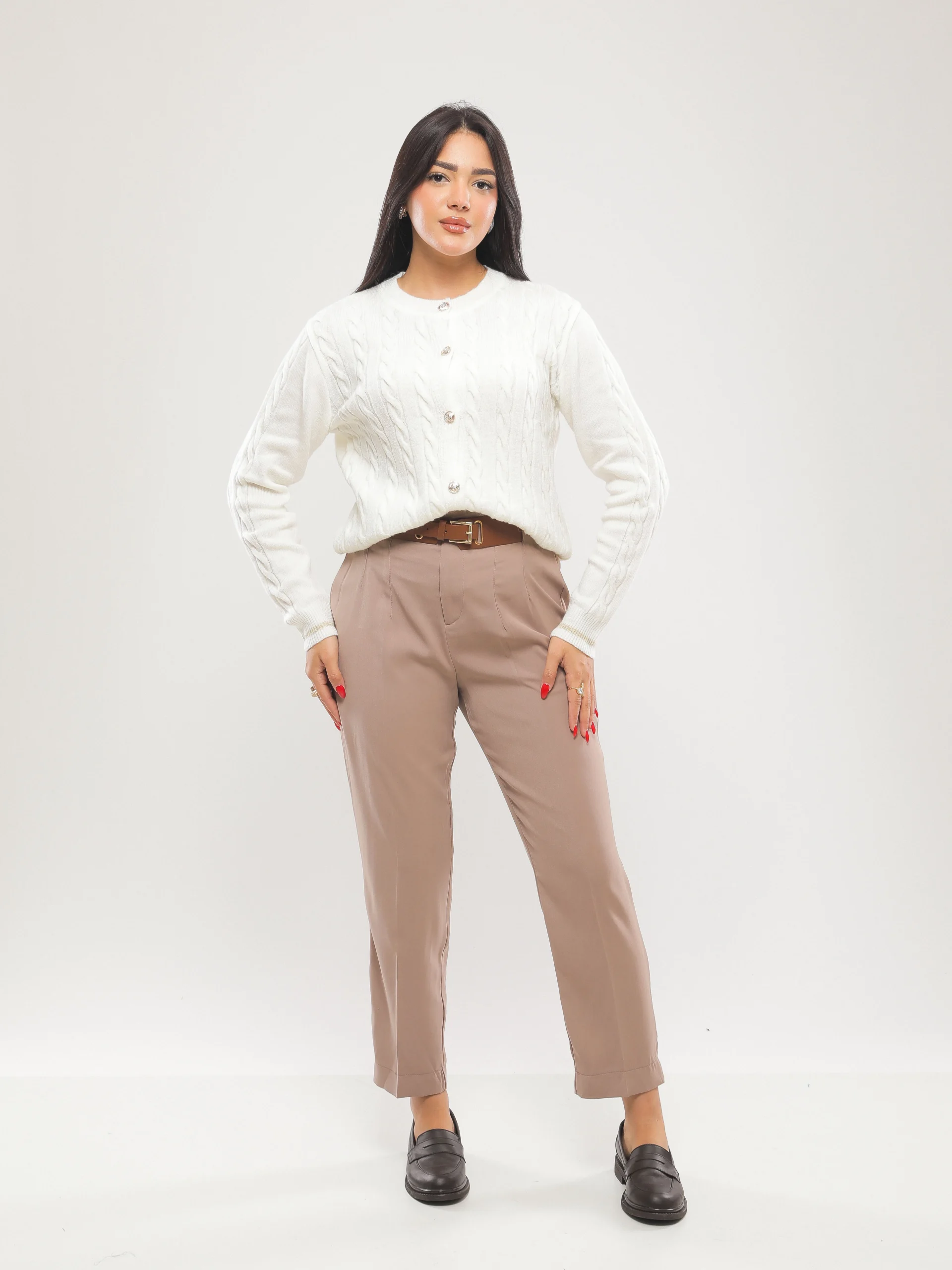 PANTALON À TAILLE HAUTE AVEC CEINTURE ET PLIS PLATS
