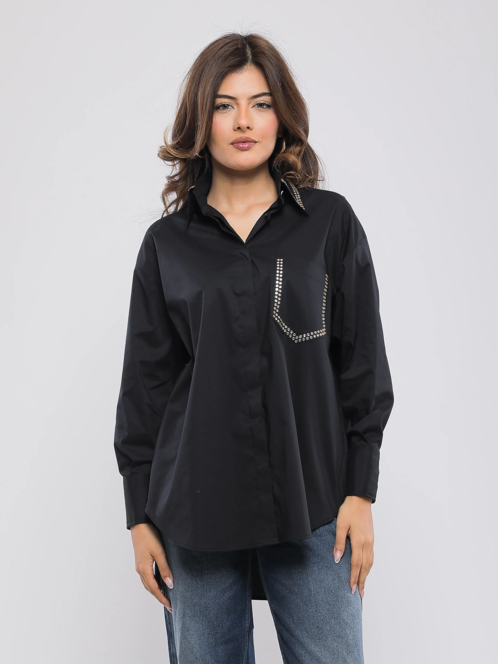 CHEMISE À COL CLASSIQUE AVEC DÉTAILS EN STRASS